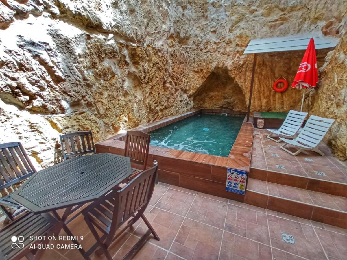 Town House With Private Pool In Village Centre Kalkara Exterior foto